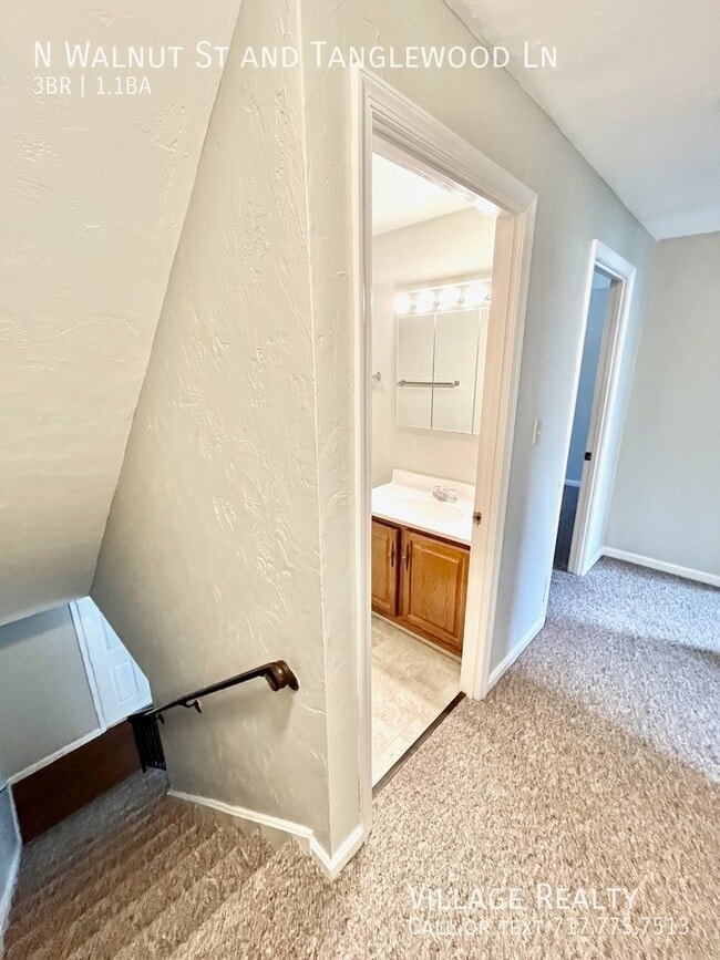 Building Photo - 492 N Walnut St