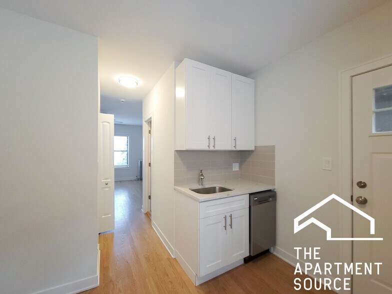 Primary Photo - 4622 N Winchester Ave