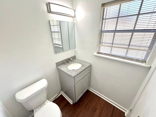 Building Photo - Super house on large private lot