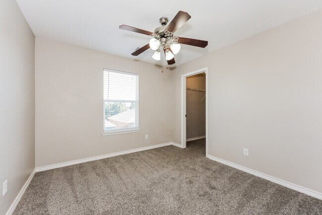 Building Photo - 1217 Maplewood Dr