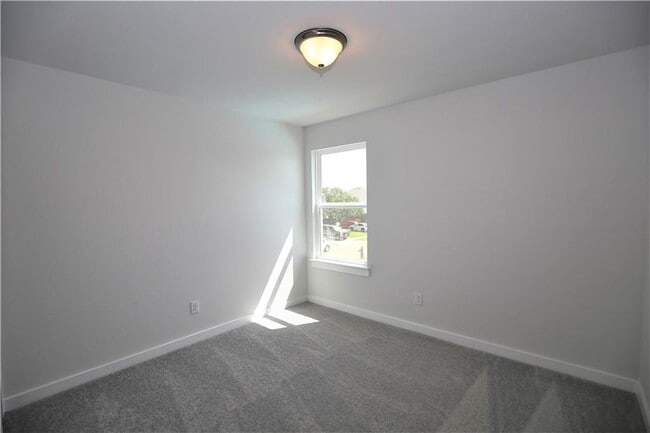 Building Photo - 635 Pheasant Hill Ln