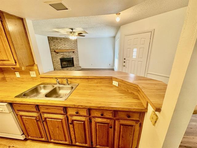 Building Photo - 539 Canary Ln