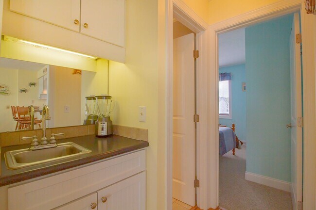 Building Photo - OCEANFRONT OFF-SEASON MONTH RENTAL READY FOR YOUR FALL ESCAPE