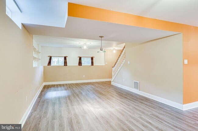 Building Photo - 6122 Bayliss Pl
