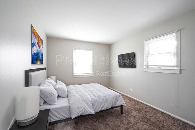 Building Photo - 8830 E 35th St