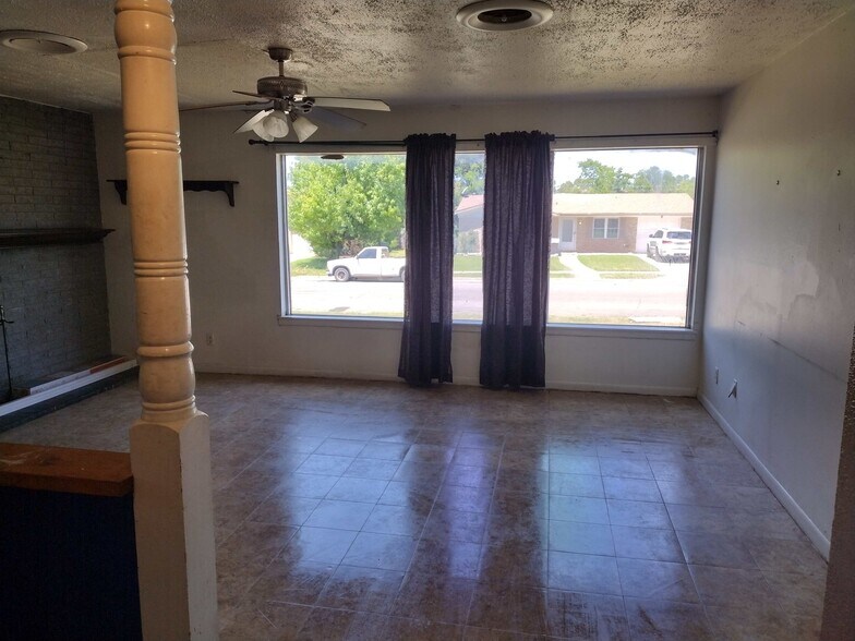 Building Photo - 1210 Cedar Dr