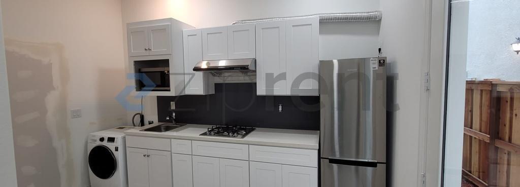 Building Photo - Unit 2