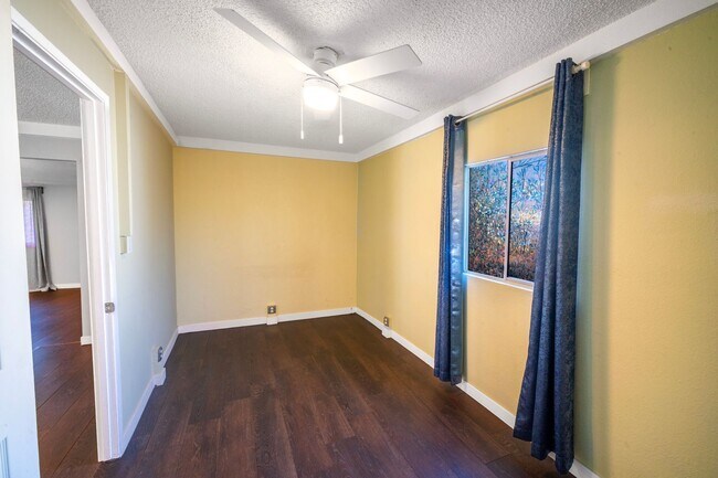 Building Photo - 3041 Valle Ave