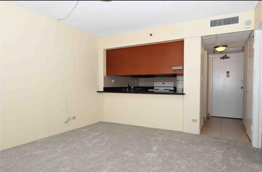 Building Photo - 2499 Kapiolani Blvd