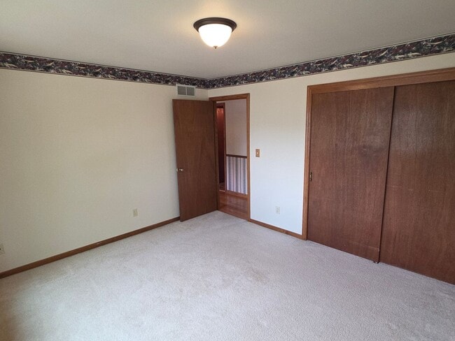 Building Photo - 4 bedroom home in Pleasant Prairie