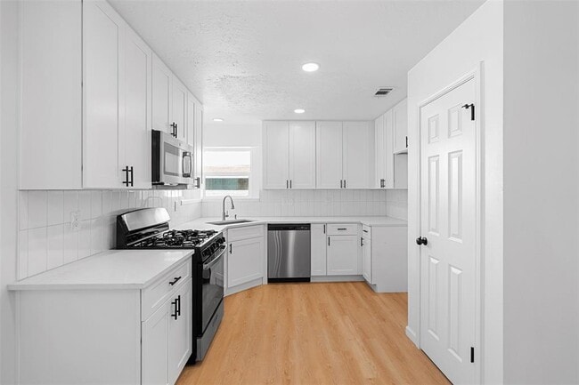 Building Photo - 16307 Essex Cove