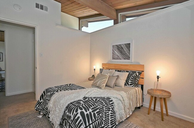 Building Photo - 4 Bed Castro Valley Home For Rent