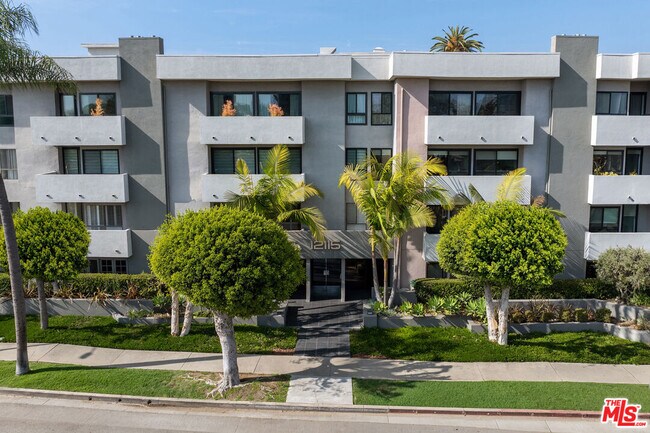Building Photo - 12115 San Vicente Blvd