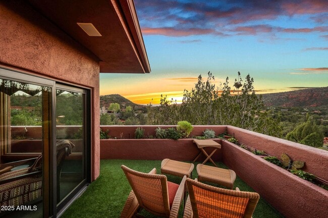 Building Photo - FULLY FURNISHED SEDONA DREAM HOME AWAITS