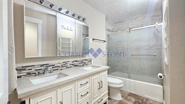 Building Photo - Charming Fully Renovated Home in Nampa!