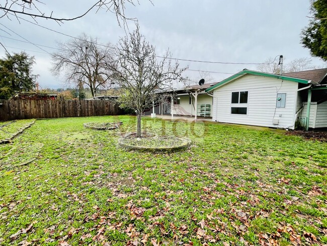 Building Photo - Nice 3 bedroom West Eugene home