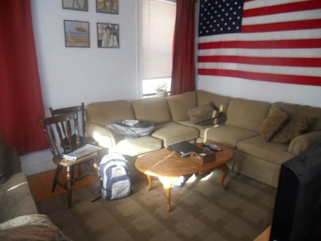 Building Photo - Spacious, Renovated 2 Bed! Steps From The B Line, Close to Cleveland Circle