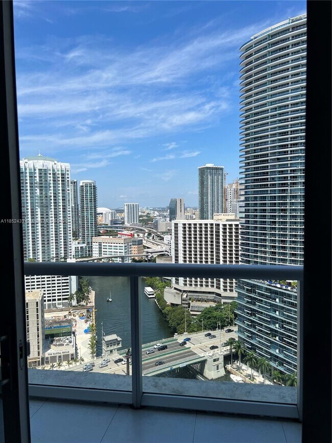 Building Photo - 465 Brickell Ave