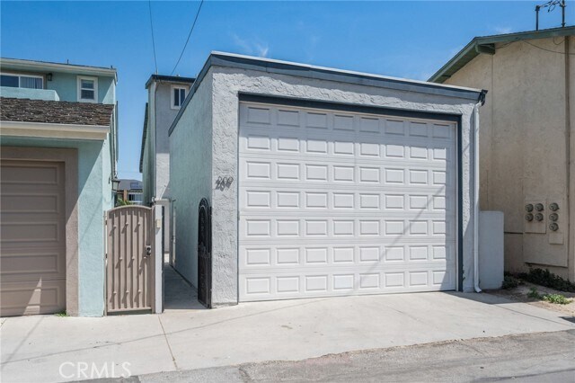 Building Photo - 209 7th St