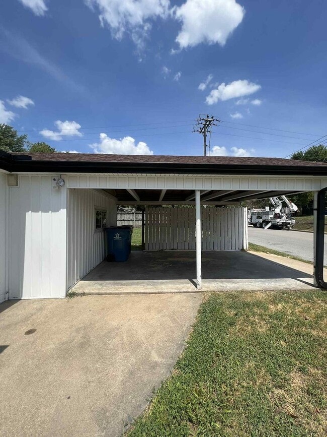 Building Photo - Newly Remodeled 3 Bedroom / 2 Bathroom Hom...