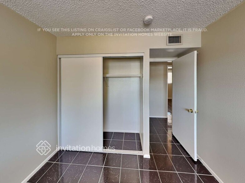 Building Photo - 6910 W Rancho Dr