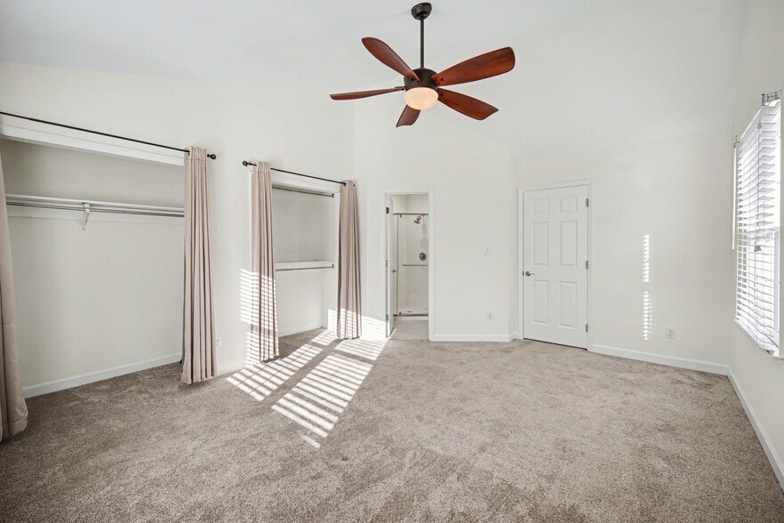 Building Photo - 520 N Poplar St