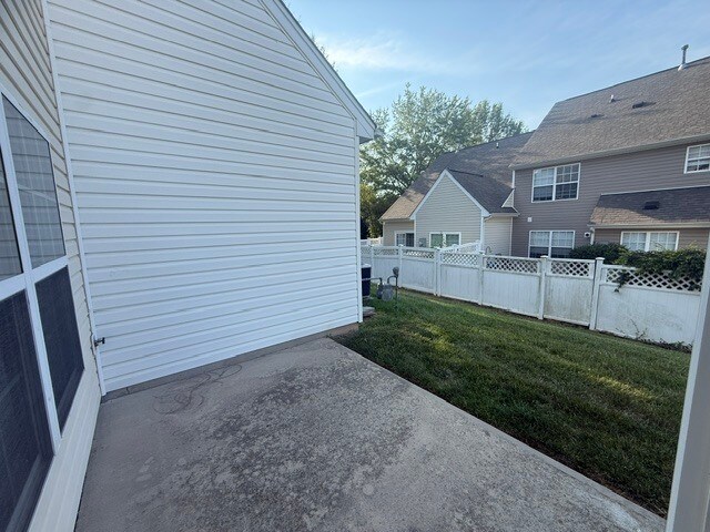Building Photo - 116 Goldfinch Ave