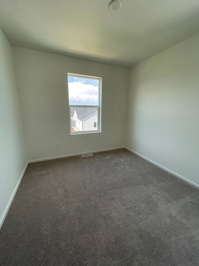 Building Photo - Stunning Rowhouse in NE Ft. Collins