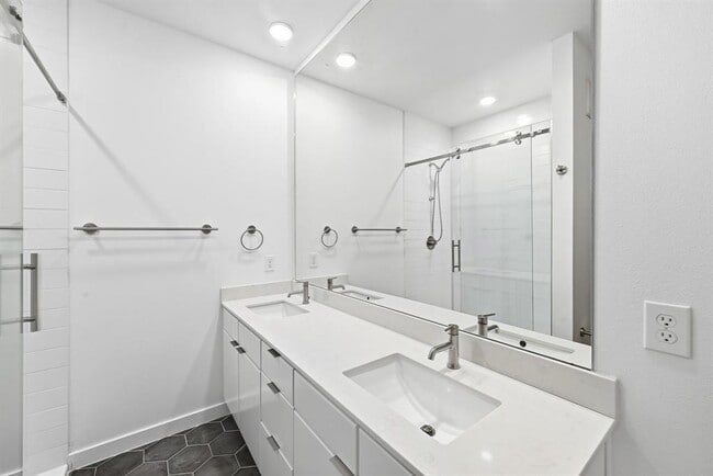 Building Photo - 5924 S Congress Ave