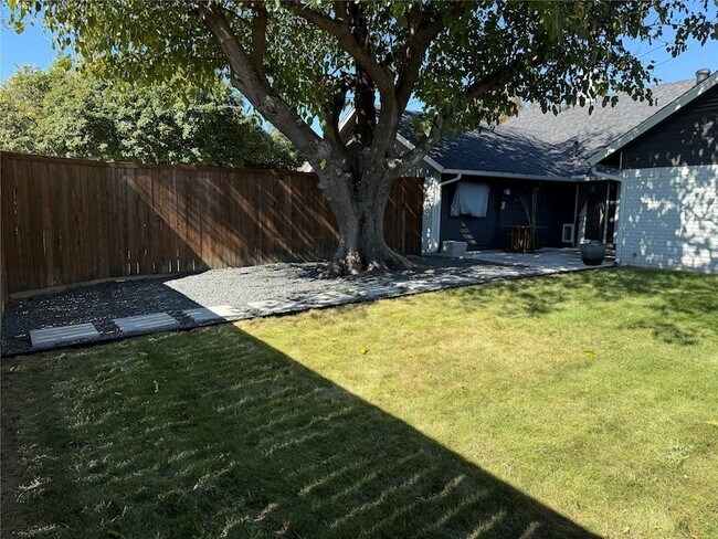 Building Photo - 1504 Summertree Ct