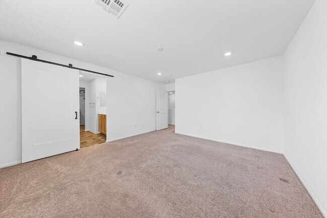 Building Photo - Modern 3-Bedroom + Loft Near VA Hospital