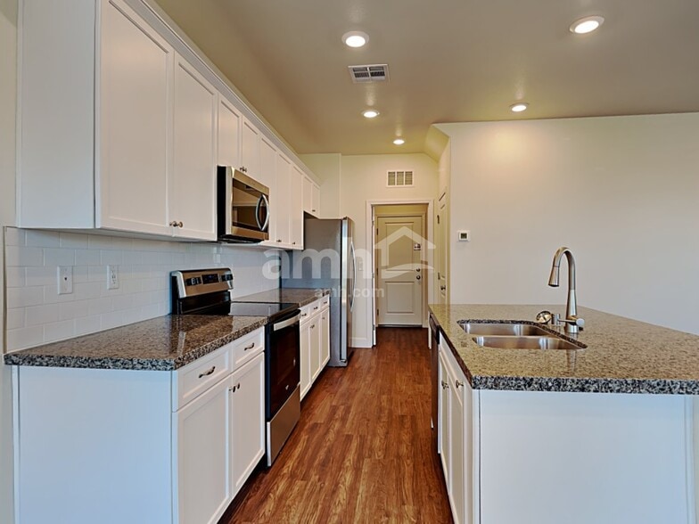 Building Photo - 4754 Tree Swing St