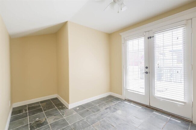 Building Photo - 706 Allston St