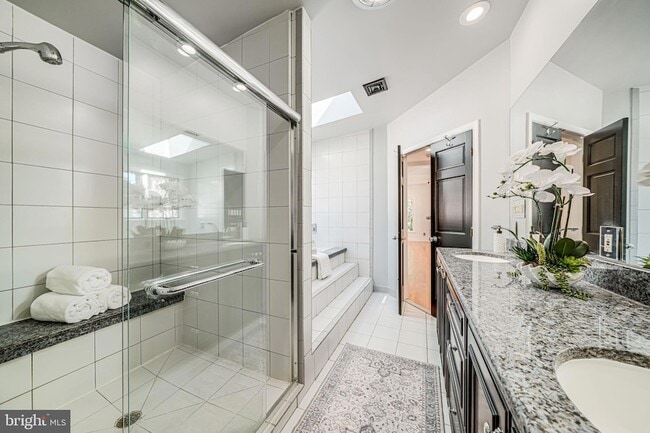 Building Photo - 4817 Chevy Chase Blvd