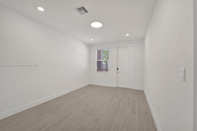 Building Photo - 133 SW 171st Ave