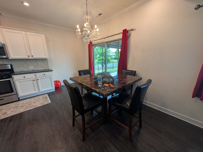 Building Photo - Room in House on Rupell Dr
