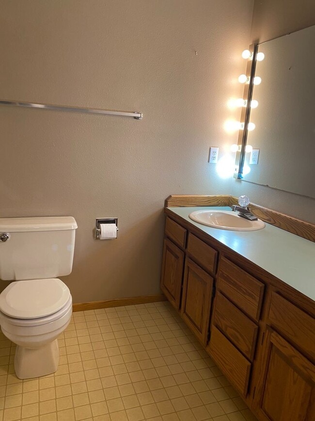 Building Photo - LONGTERM KENAI TOWNHOME