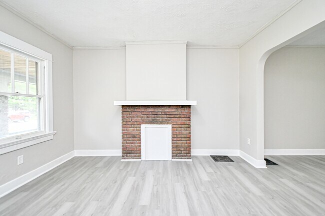 Building Photo - 312-314 Pointview Ave