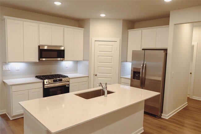 Building Photo - 8563 Blueberry Ash St