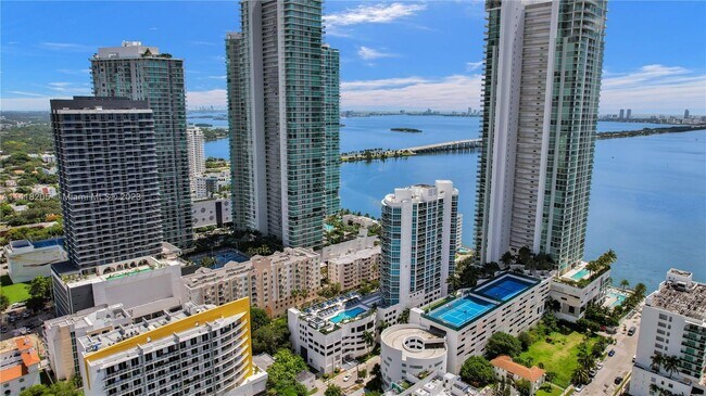 Building Photo - 480 NE 30th St