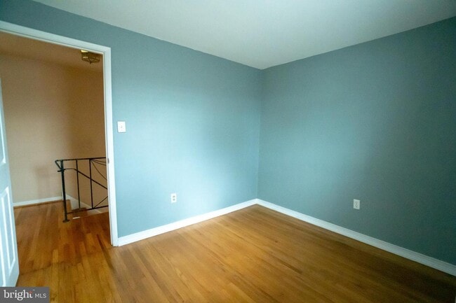 Building Photo - 129 Ridgefield Rd