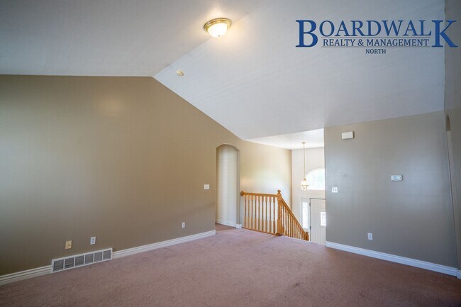 Building Photo - 4 Bed Home in Quiet S. Weber Neighborhood Near Park
