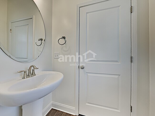 Building Photo - 3076 Day Flower Dr