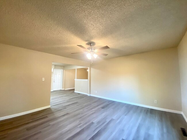 Building Photo - $1,895 Peach & Mckinley, 3 Bedroom - E. Ho...