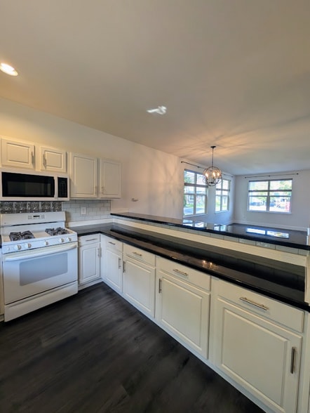 Building Photo - 200 Whispering Pine Pl