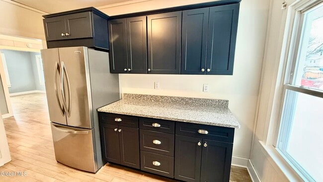 Building Photo - 173 Bay St