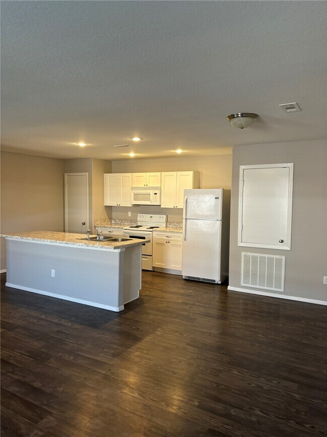 Building Photo - 227 E Anabranch Ct