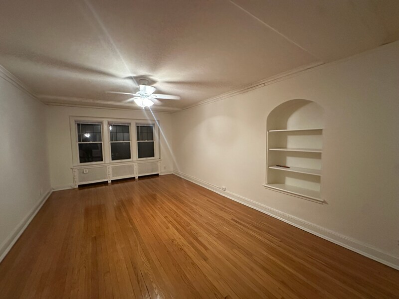 Building Photo - 1914 N Prospect Ave