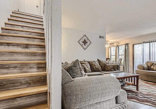 Building Photo - 9026 Sawtooth Ln