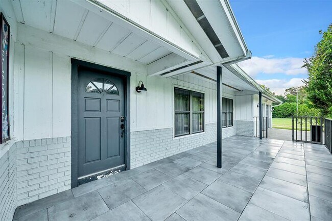 Building Photo - 10962 57th Pl S